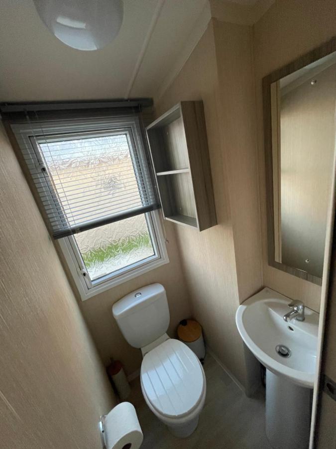Delightful 6 Berth Holiday Home With Decking Area Chichester Exterior photo
